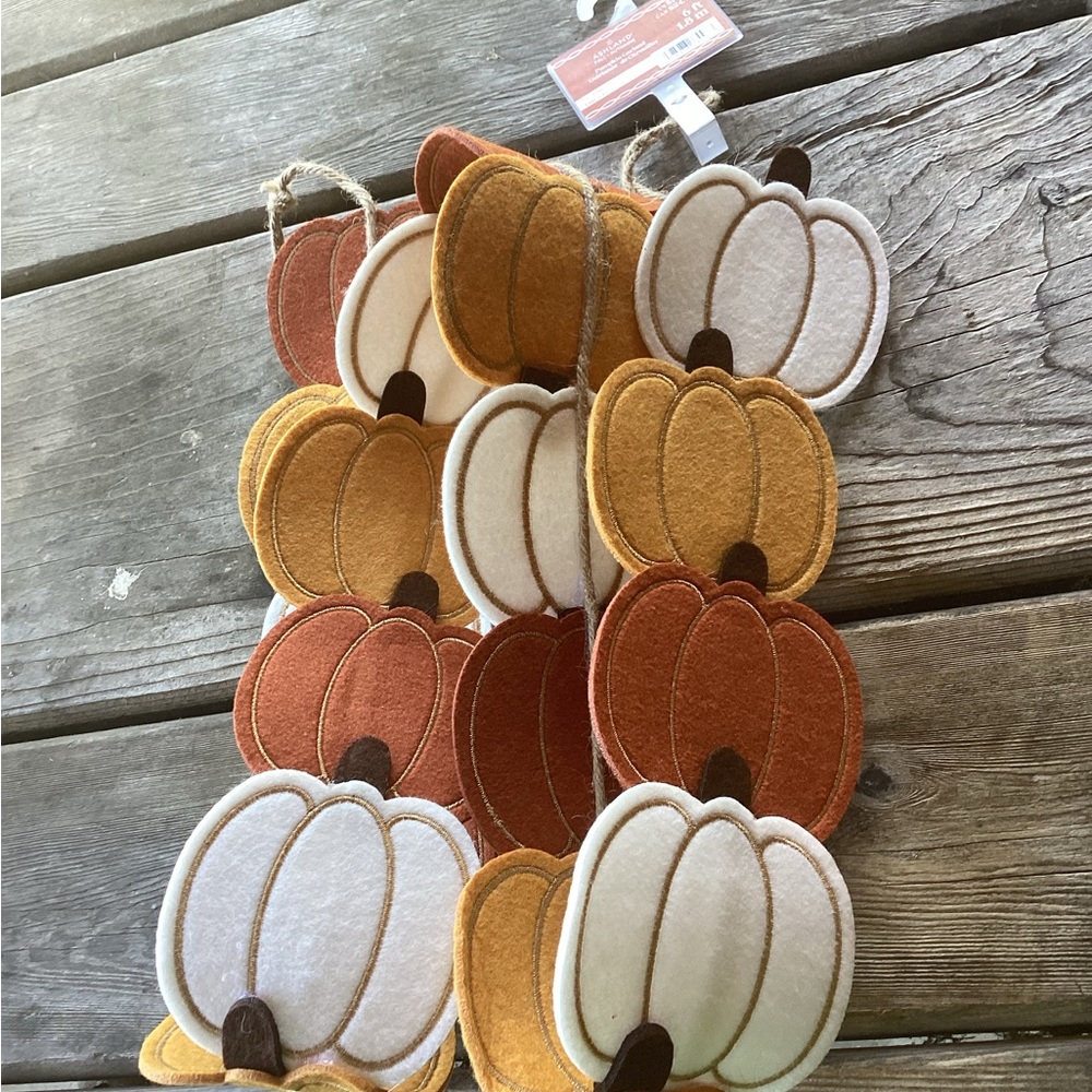 Ashland Harvest Pumpkin Garland - 6 feet long